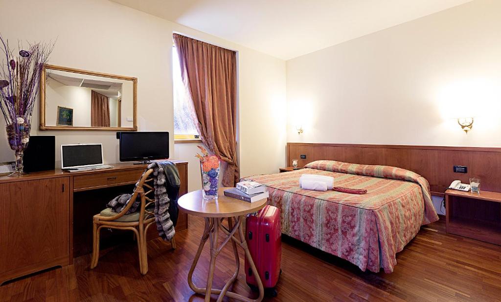 Postel nebo postele na pokoji v ubytování Hotel Tivoli