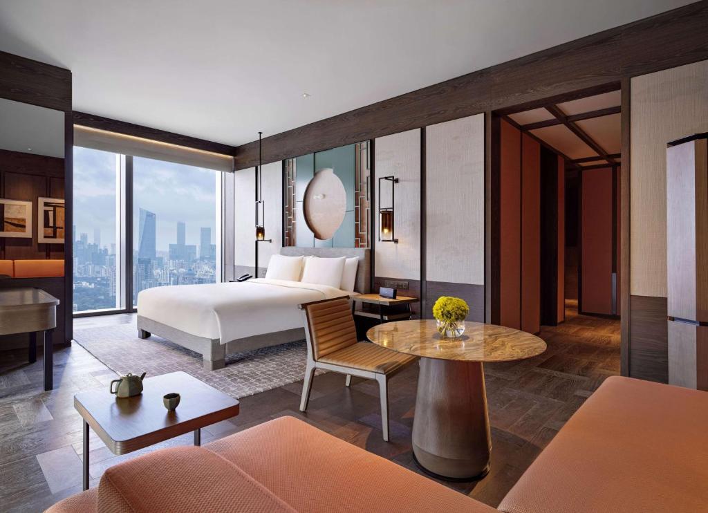 Postel nebo postele na pokoji v ubytování Park Hyatt Shenzhen