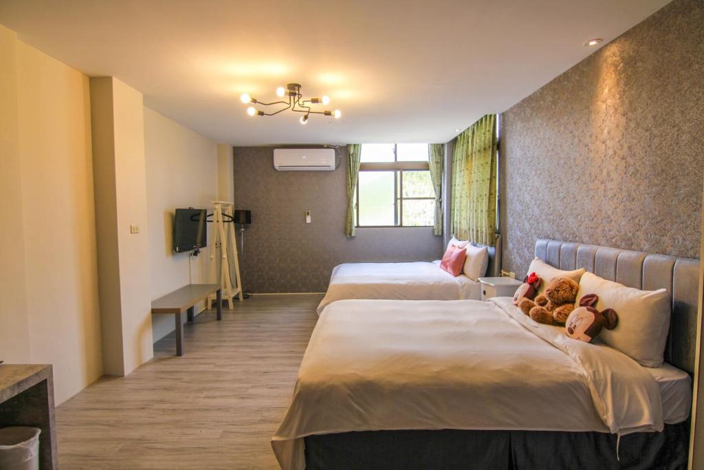 Postel nebo postele na pokoji v ubytování Sun Moon Lake Loft Inn