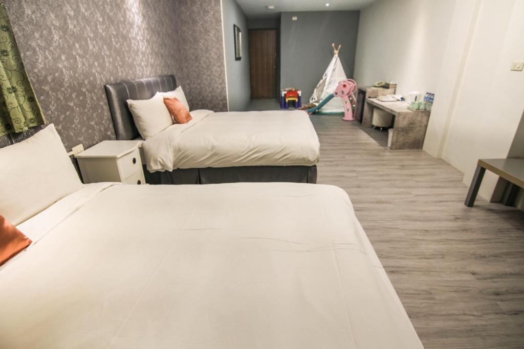 Postel nebo postele na pokoji v ubytování Sun Moon Lake Loft Inn