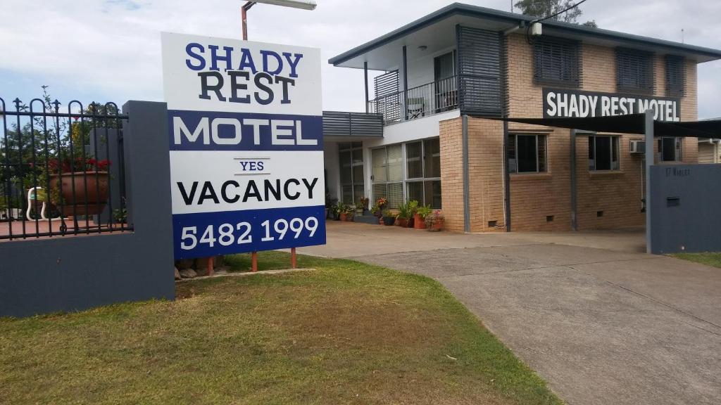 a sign that is on the side of a building at Shady Rest Motel in Gympie