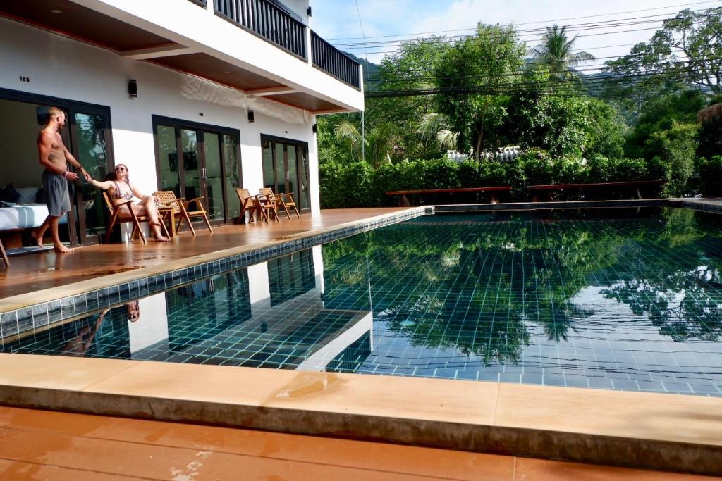 Bazén v ubytování Aiya Resort Koh-Tao nebo v jeho okolí
