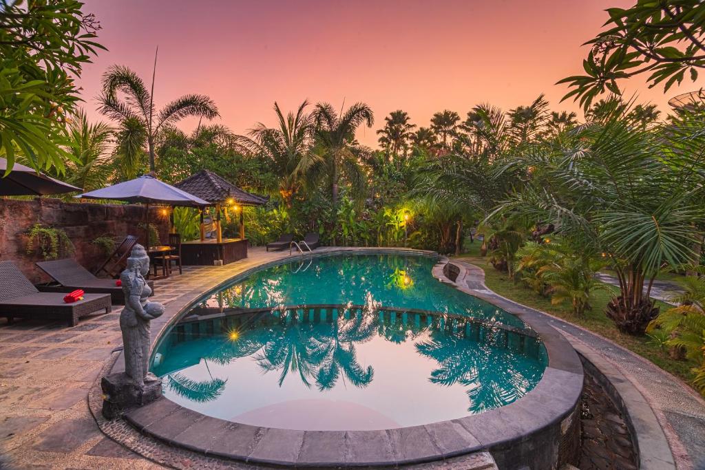 a swimming pool in the middle of a resort at Pondok Wisata Sartaya 2 in Lovina