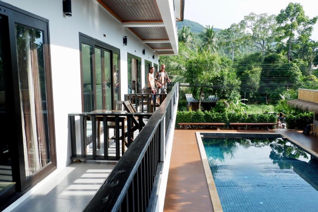 Bazén v ubytování Aiya Resort Koh-Tao nebo v jeho okolí
