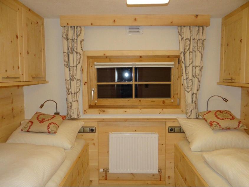 Posedenie v ubytovaní Chalet - Direkt am 5 Sterne Campingplatz Aufenfeld im Zillertal mit Hallenbad und Sauna