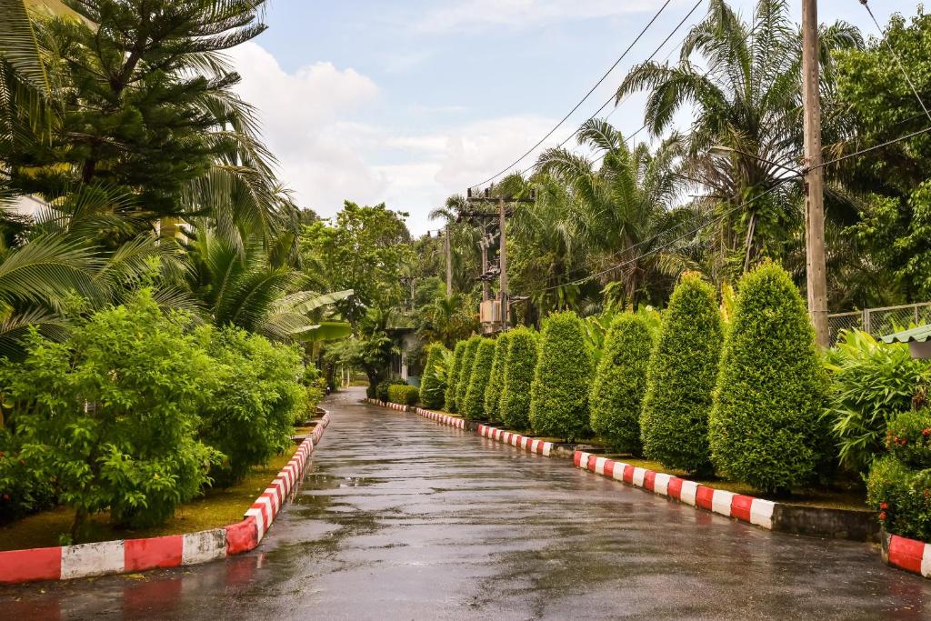 Zahrada ubytování MW Krabi Beach Resort - Ao Nang - SHA Extra Plus