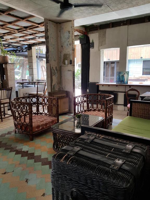 Posezení v ubytování The Flying Fish Hostel Cebu