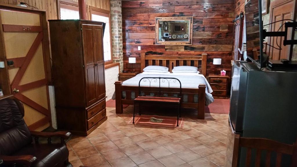 Eagle Foundry Bed & Breakfast - King Studio