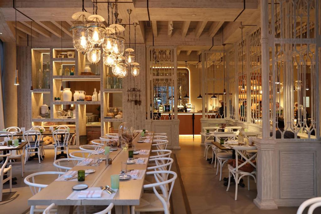 Restaurace v ubytování Dusit D2 Kenz Hotel Dubai