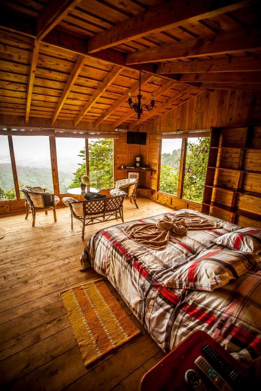 Postel nebo postele na pokoji v ubytování Paraíso Quetzal Lodge