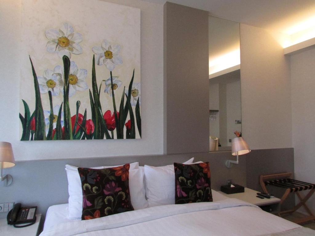 Giường trong phòng chung tại D'Hotel Singapore managed by The Ascott Limited
