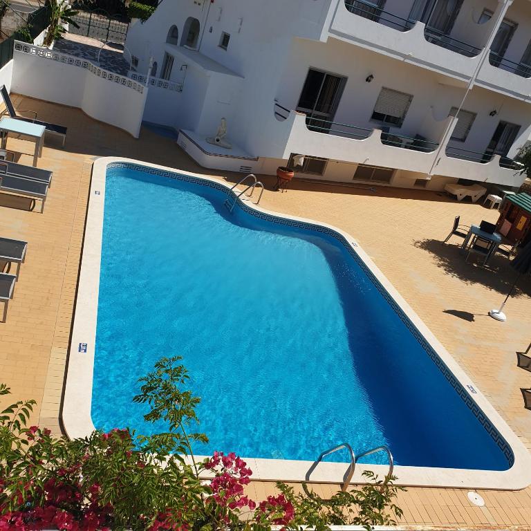 a large swimming pool in front of a building at Vale do Sol in Albufeira