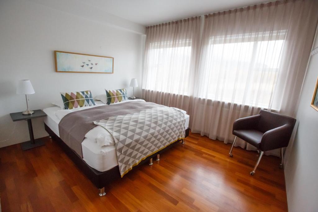 Postel nebo postele na pokoji v ubytování Apt. Hotel Hjalteyri