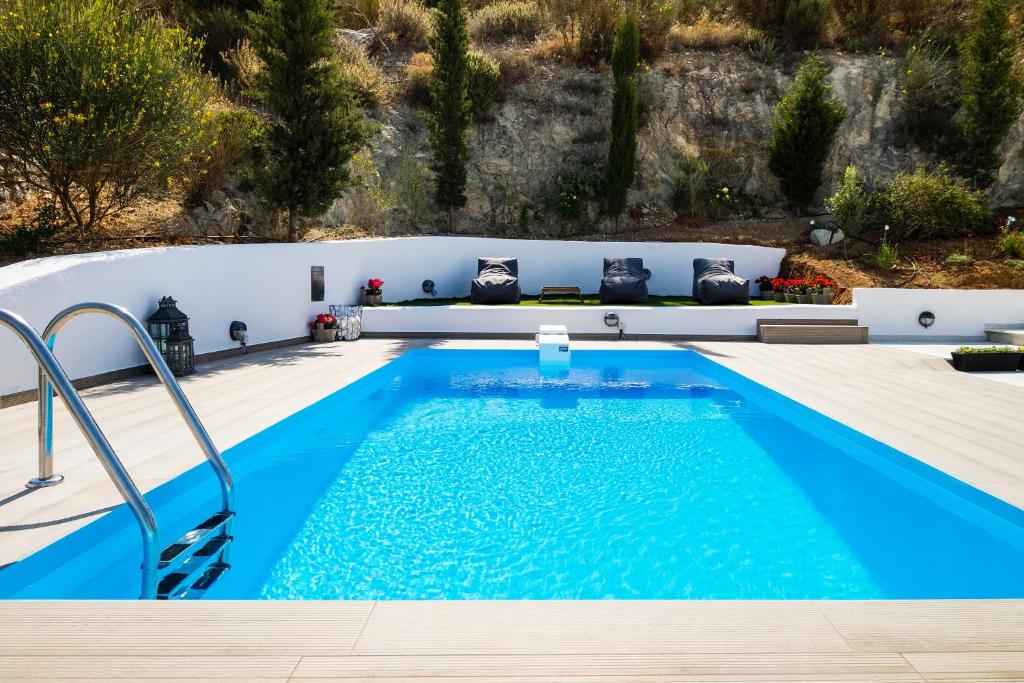 Bazén v ubytování Paros Villas Nereids nebo v jeho okolí