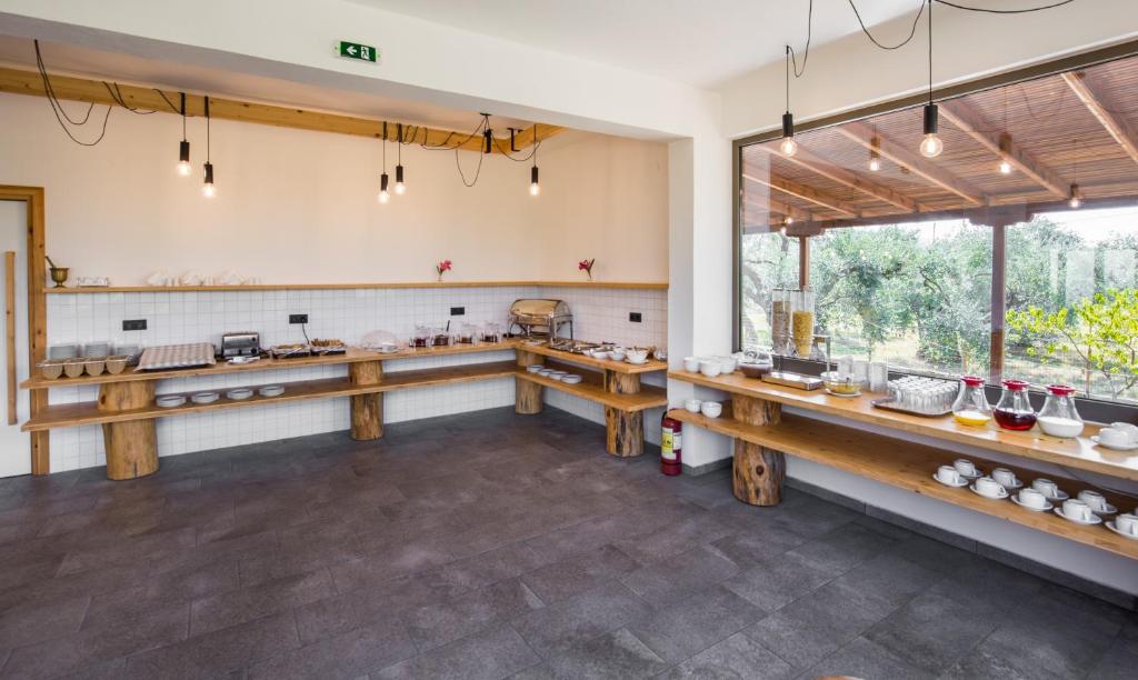 Kuchyň nebo kuchyňský kout v ubytování Filippos Hotel