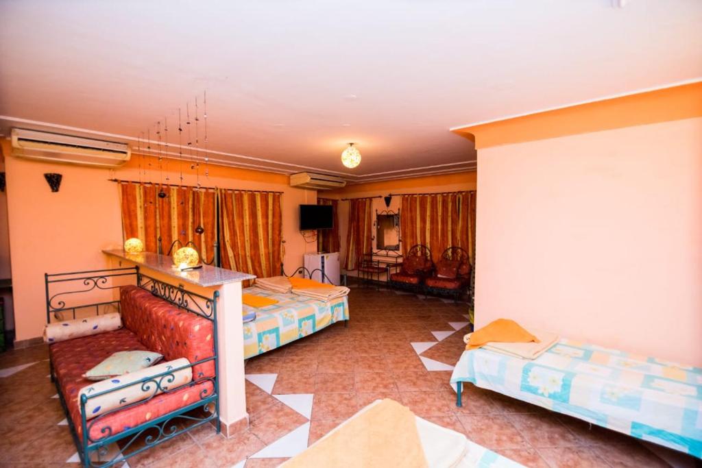Postel nebo postele na pokoji v ubytování La Reine Dahab Hotel