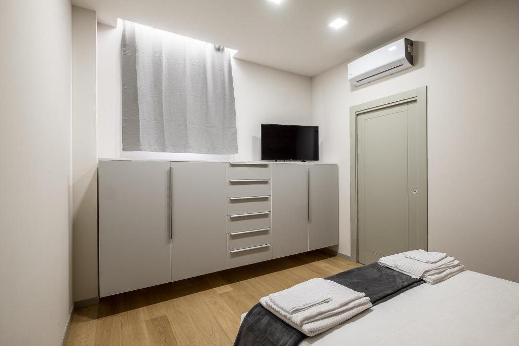 Posteľ alebo postele v izbe v ubytovaní Residence Sant'Orsola - Pizzardi Suites Apartments