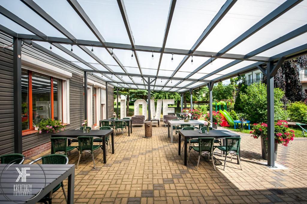 Reštaurácia alebo iné gastronomické zariadenie v ubytovaní Hotel Otomin