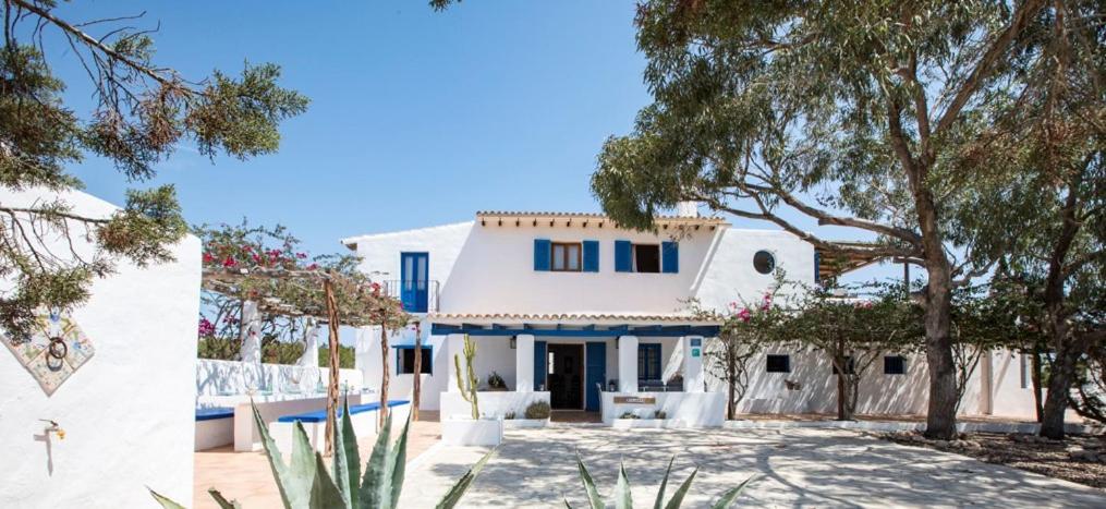 a white house with trees in front of it at Can Toni Blay in Es Calo