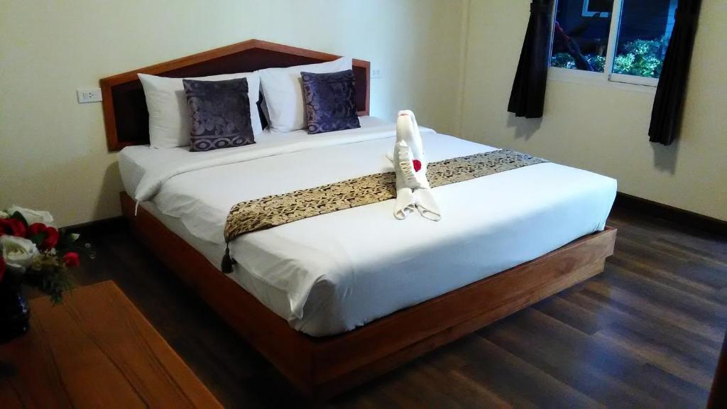 Lanta New Coconut Bungalow - 9