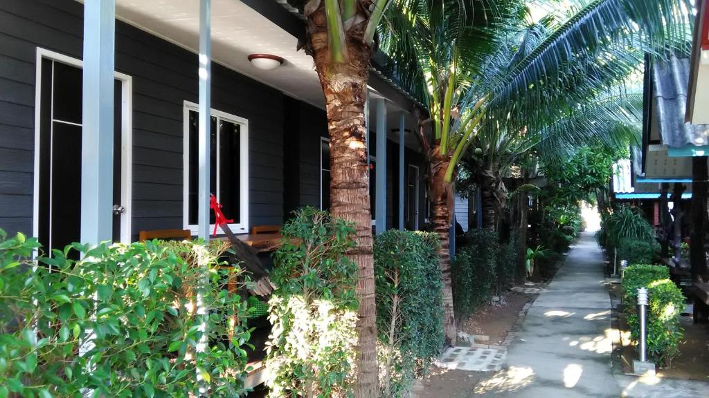 Lanta New Coconut Bungalow - 7