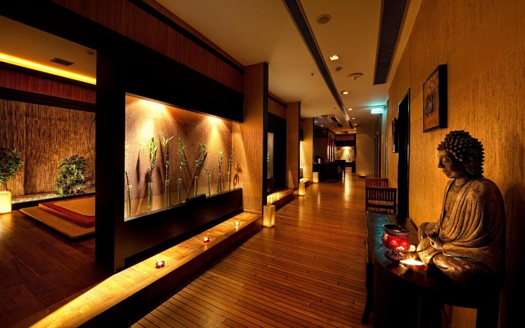 a living room with a statue on the wall at Point Hotel Taksim in Istanbul