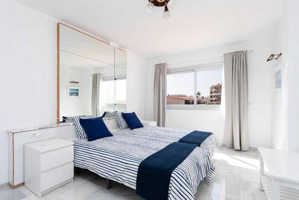 Posteľ alebo postele v izbe v ubytovaní Home2Book Stunning Sea Views Adeje, Wifi & Pool