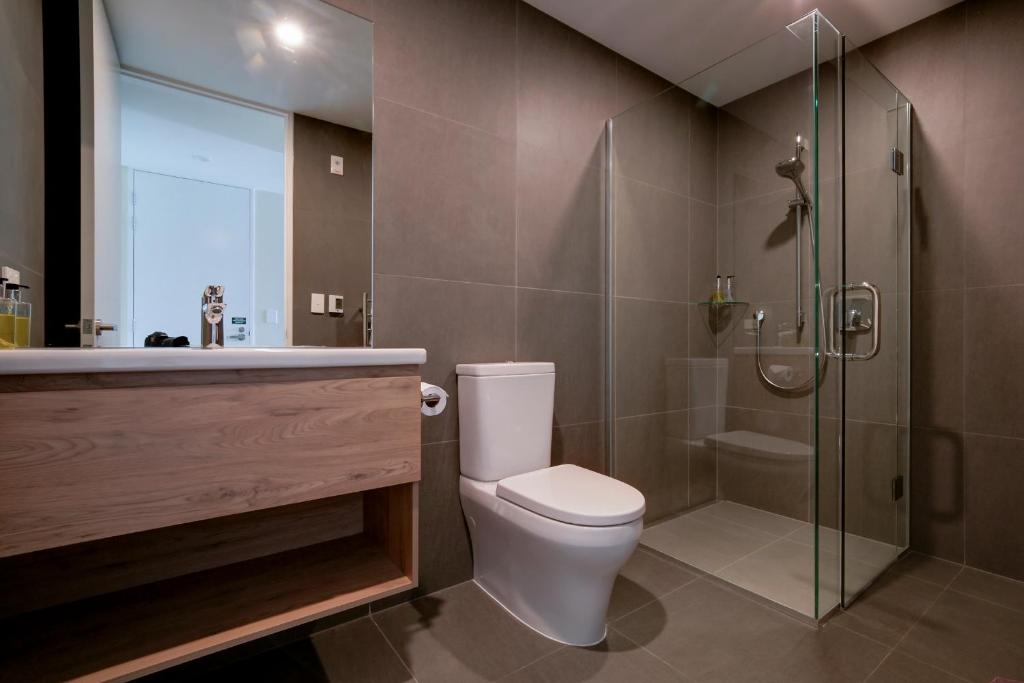 Ein Badezimmer in der Unterkunft Falcon&#39;s View Queenstown