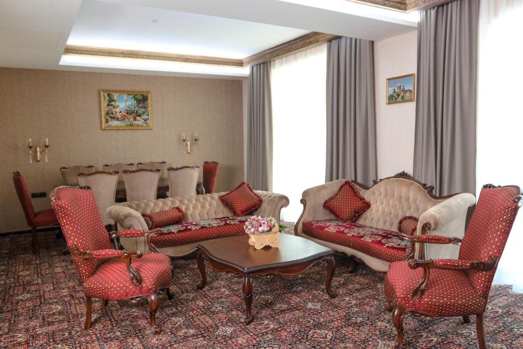 Posezení v ubytování Konyak Hotel