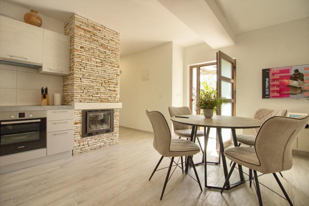 Kuchyň nebo kuchyňský kout v ubytování Beautiful villa Irma with private pool near Rovinj