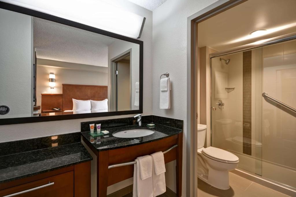 Koupelna v ubytování Hyatt Place Miami Airport-West/Doral