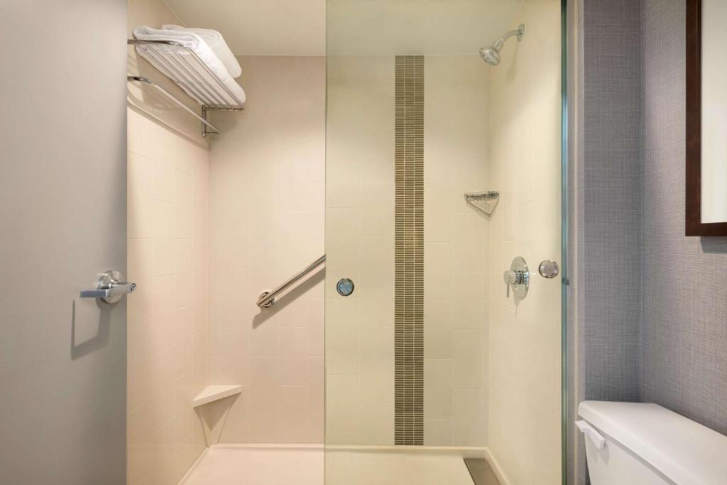 Hyatt Place Chicago Schaumburg - Room King Con Sofá Cama - Piso Alto