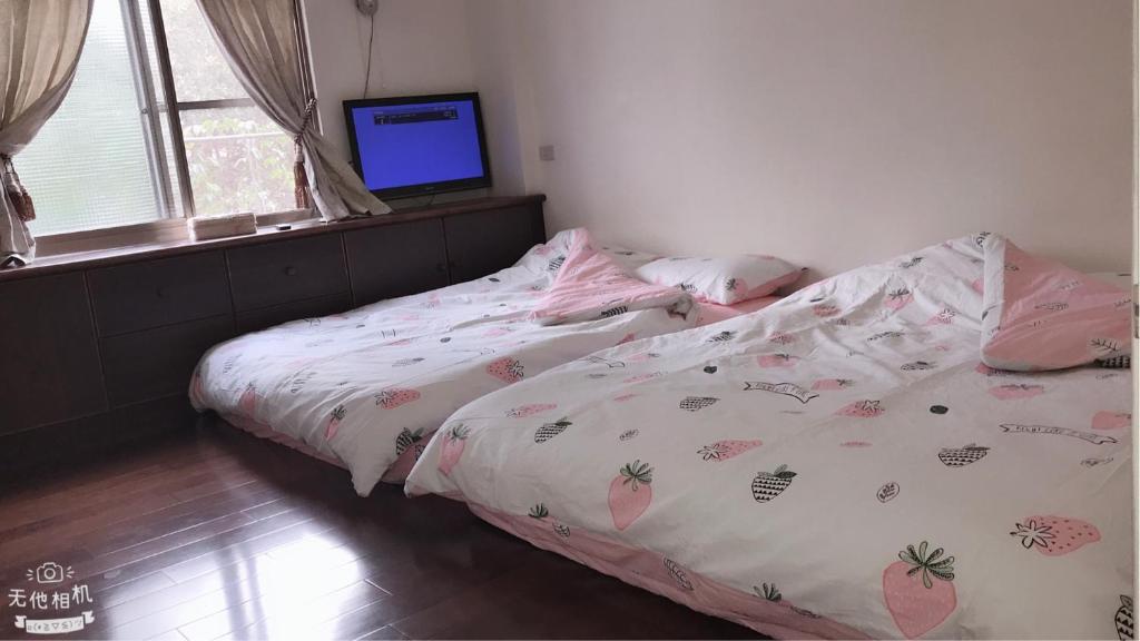 Postel nebo postele na pokoji v ubytování Dongguang Zhixing Homestay