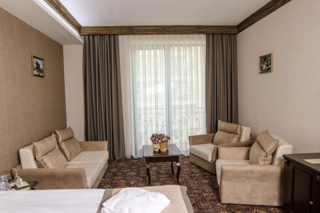 Posezení v ubytování Konyak Hotel