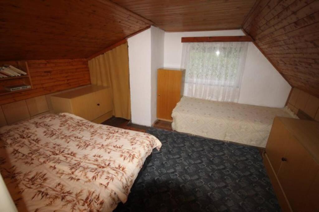 Postel nebo postele na pokoji v ubytování Chata na Jankuli