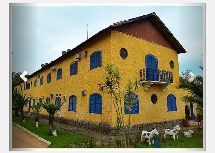 Clădirea în care este situat/ăhotelul