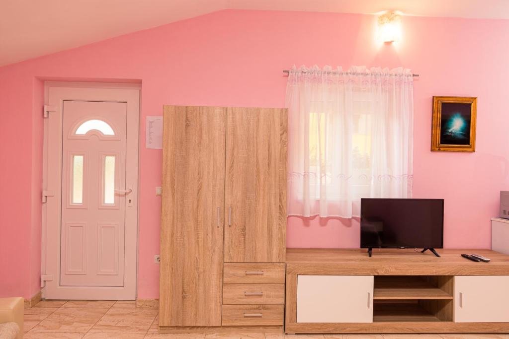 Televízia a/alebo spoločenská miestnosť v ubytovaní Lovely house