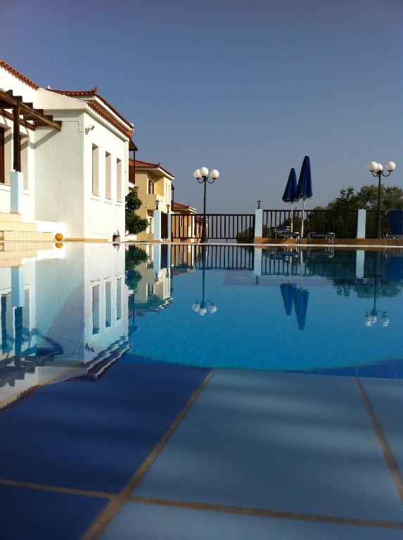 Bazén v ubytování Kyma Hotel nebo v jeho okolí