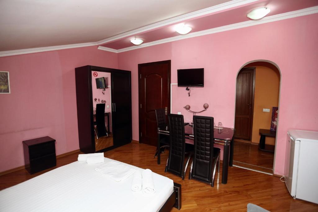 TV a/nebo společenská místnost v ubytování Hotel Isaka