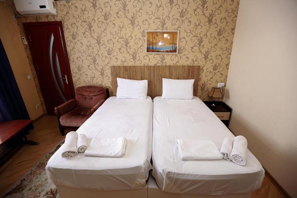 Postel nebo postele na pokoji v ubytování Hotel Isaka