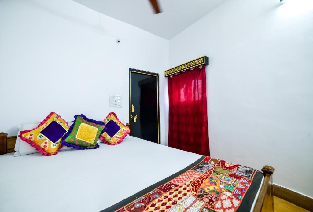 Postel nebo postele na pokoji v ubytování Mud Mirror Guesthouse