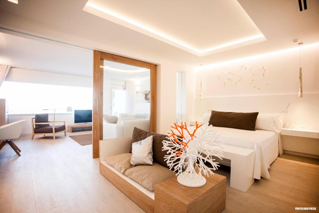 Postel nebo postele na pokoji v ubytování Hotel Cala Saona & Spa
