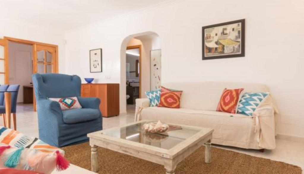CASA CON GRAN PISCINA PRIVADA CERCA DE STA EULÀLIA, Santa ...