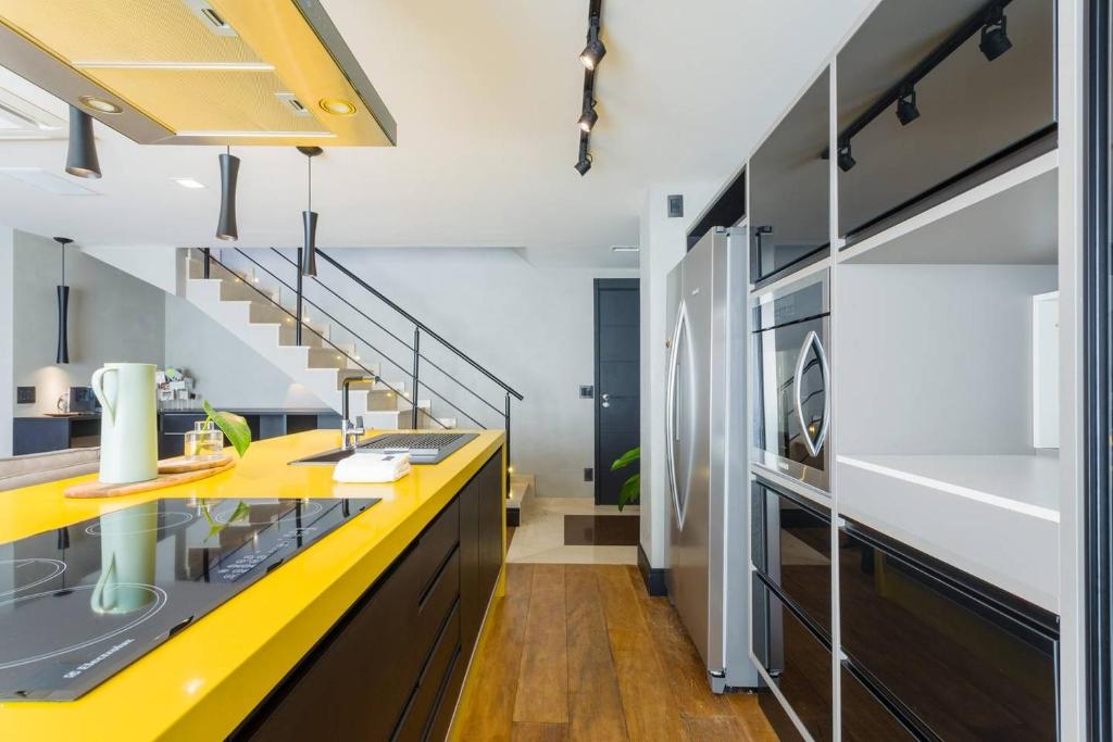  MO2705B Exclusivo penthouse com teto retrátil