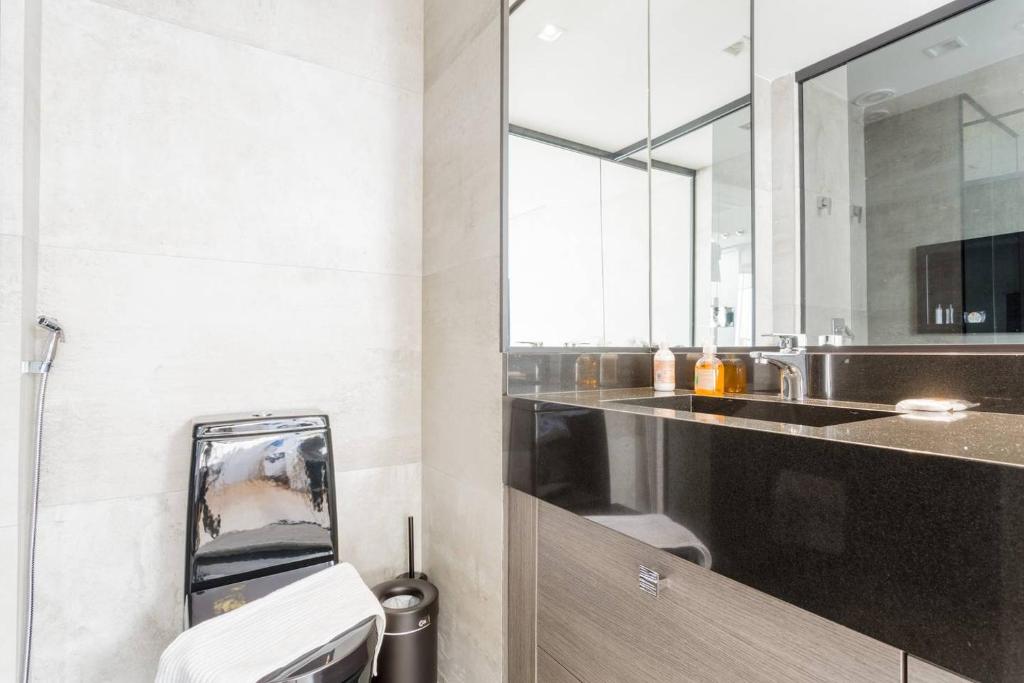 MO2705B Exclusivo penthouse com teto retrátil