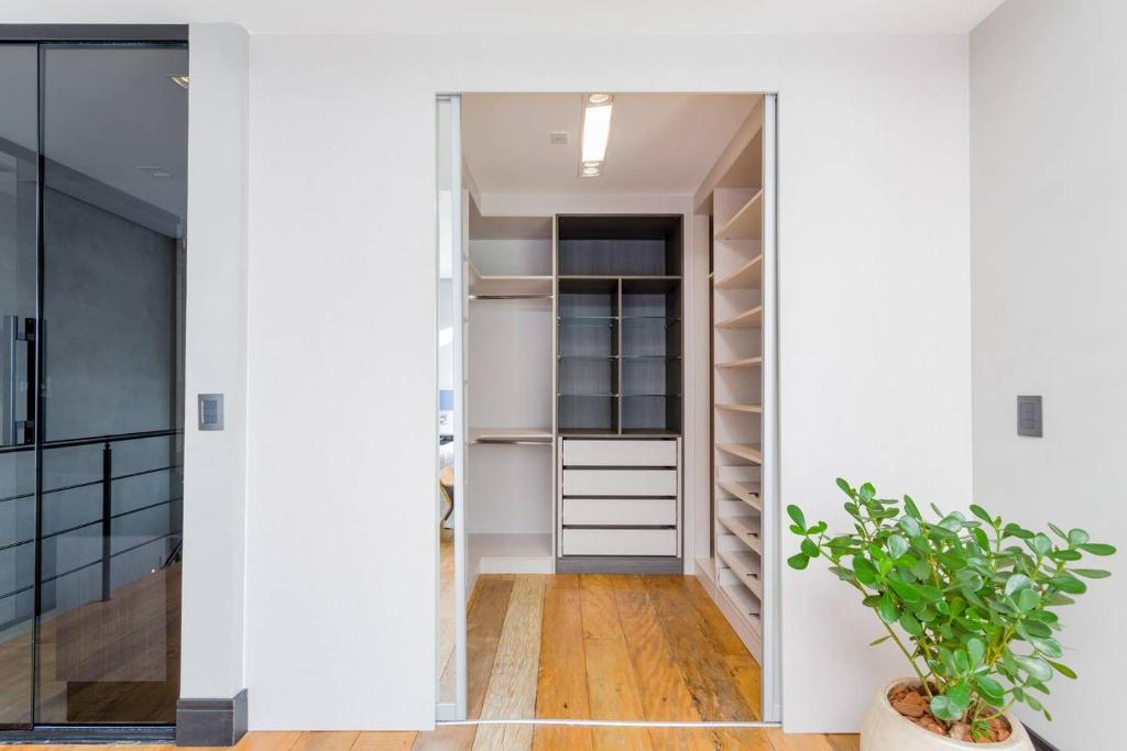  MO2705B Exclusivo penthouse com teto retrátil