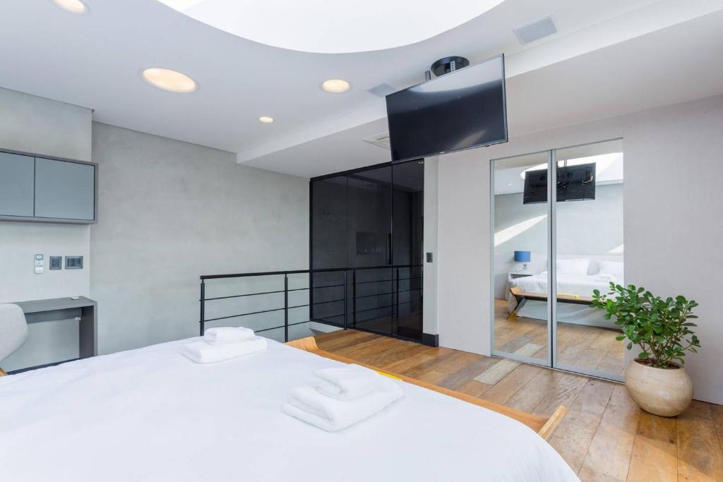  MO2705B Exclusivo penthouse com teto retrátil