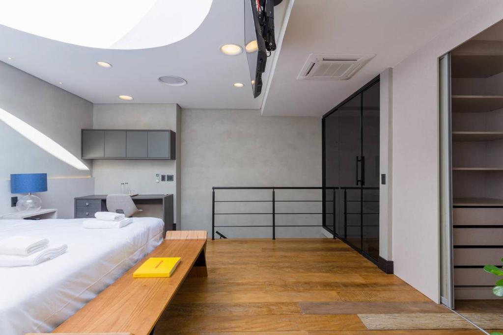  MO2705B Exclusivo penthouse com teto retrátil