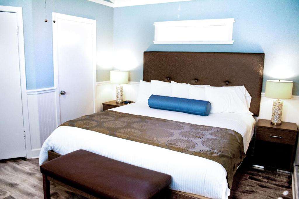 Ocean Echo Inn & Beach Cottages - Sea Star Room (9), Deluxe II King - Pet Friendly