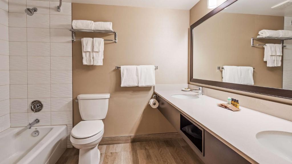 Koupelna v ubytování Best Western PLUS Calgary Centre Inn